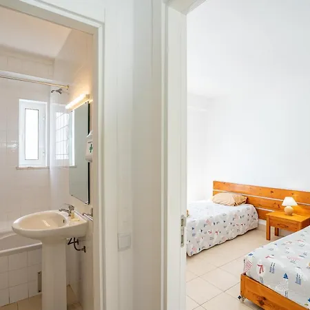 Edificio Sequeira - Local By Umbral דירה אלבופיירה